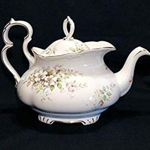 ROYAL ALBERT HAWORTH LARGE TEA POT